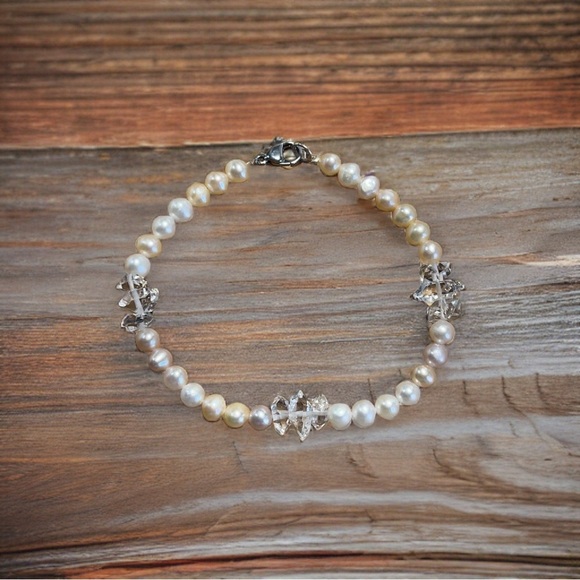 Hand Made Diamond Pearl Bracelet - Picture 5 of 7